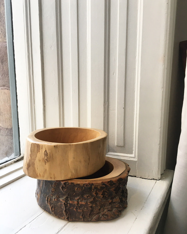 Söwe medium wooden bowl with bark