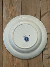 Load image into Gallery viewer, Vintage decorative plate
