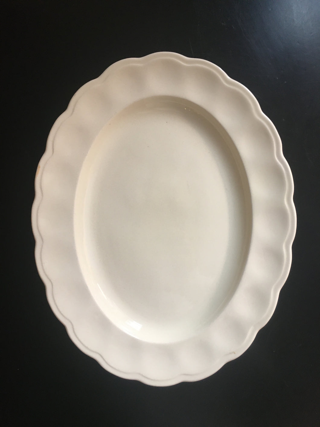 Scalloped edge serving dish