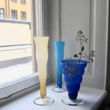 Load image into Gallery viewer, Boda blue bubble vase
