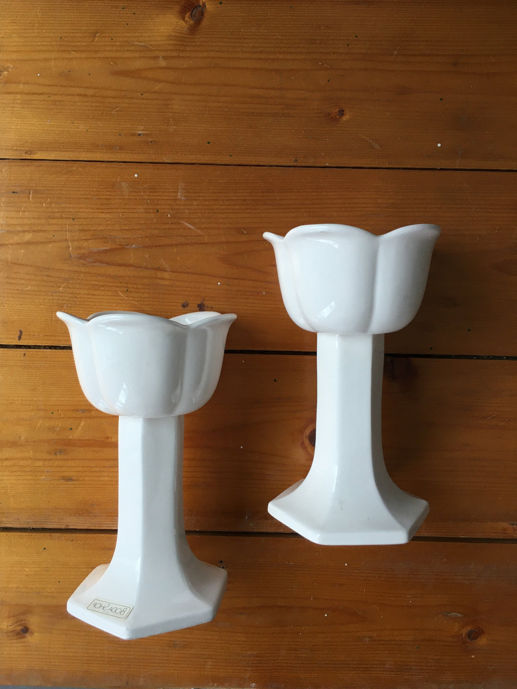 Boda white flower shaped tealight holders