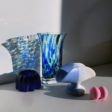 Load image into Gallery viewer, Aqua speckled tulip vase
